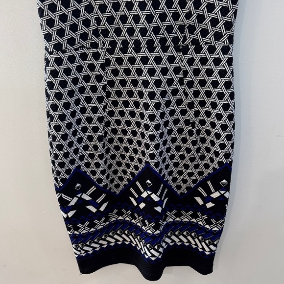 🔷 H&M Black & Blue Geometric Midi Dress
Size Small - Picture 2 of 8